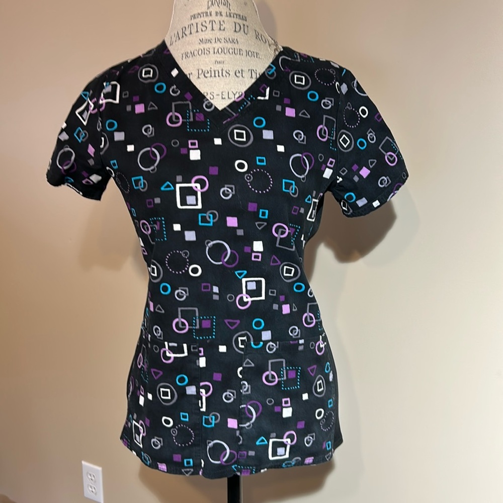 Geometric Pattern Scrub Top